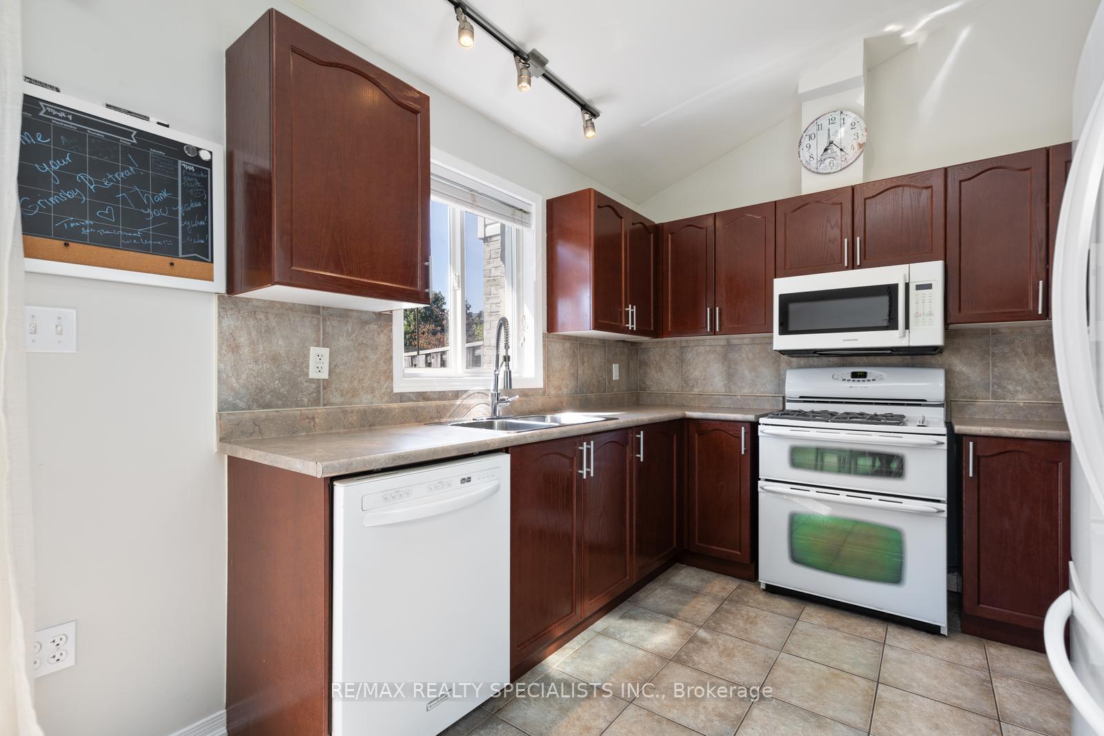 Photo 9 of Unit 35, 24 Kenyon Crescent, Grimsby, Grimsby East — HOMEH