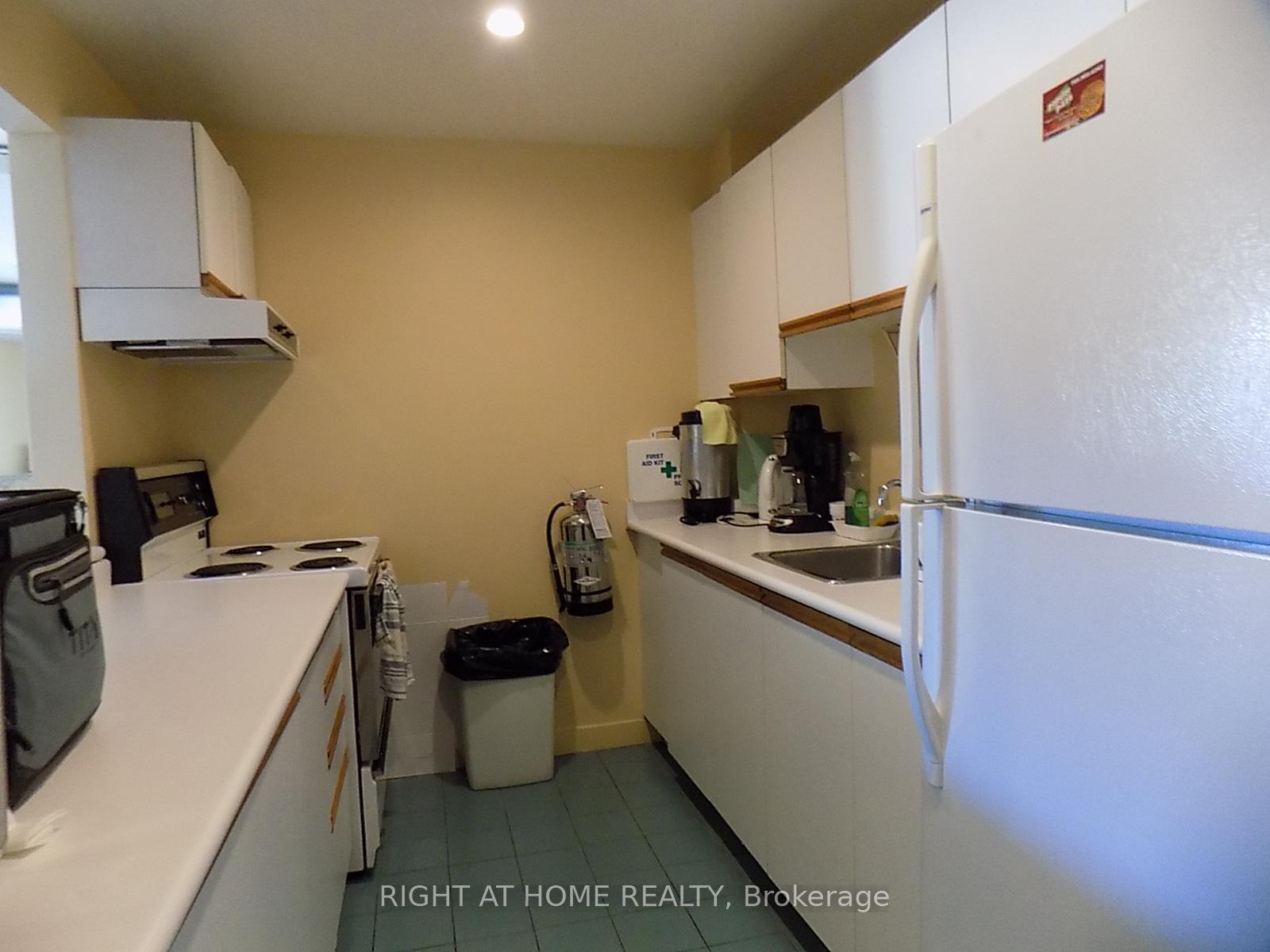 Photo 11 of Unit 605, 150 Dunlop Street E, Barrie, City Centre — HOMEH