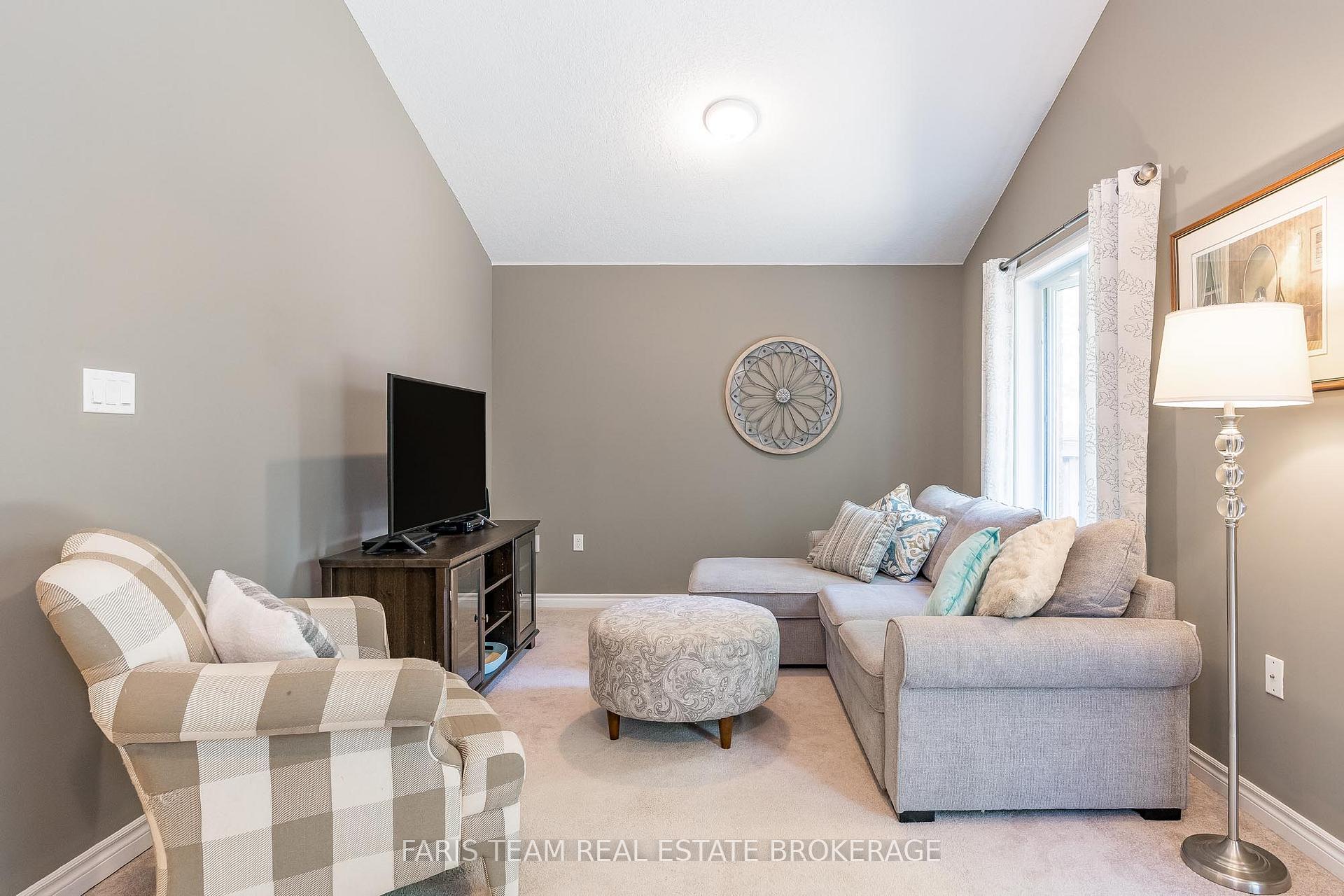 Photo 7 of 40 Sovereign's Gate, Barrie, Innis-Shore — HOMEH