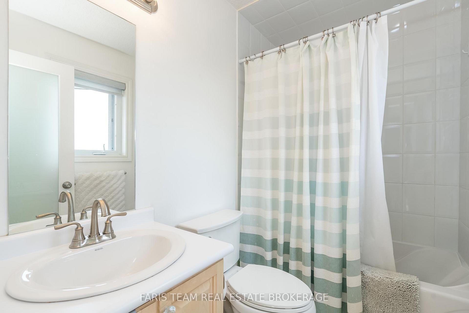 Photo 16 of 40 Sovereign's Gate, Barrie, Innis-Shore — HOMEH
