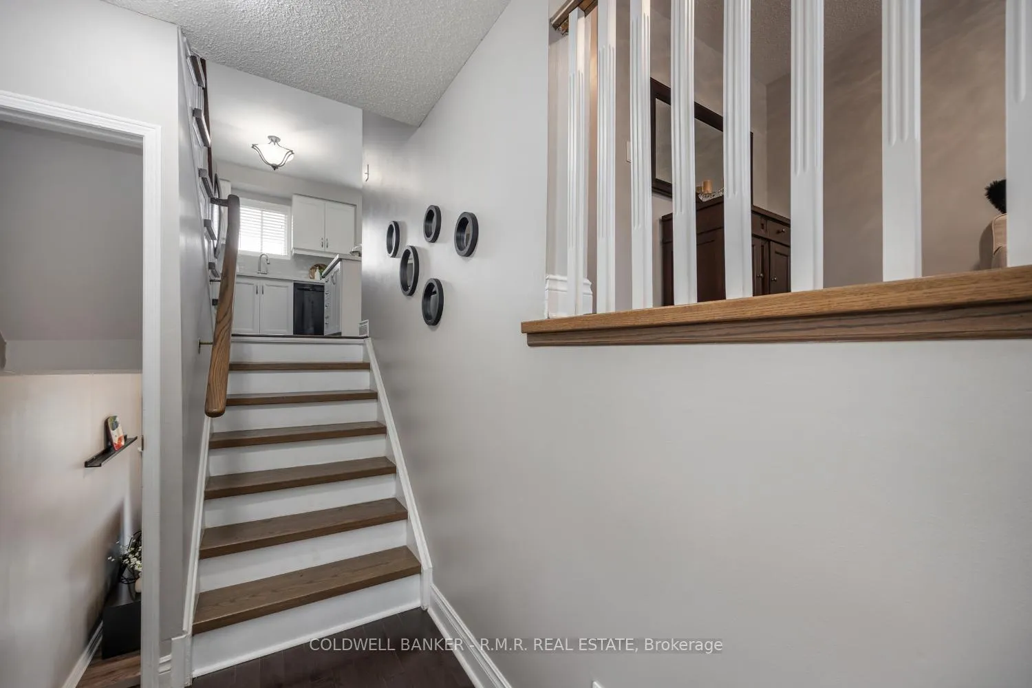 Photo 5 of 32 Mugford Road, Aurora, Bayview Wellington — HOMEH