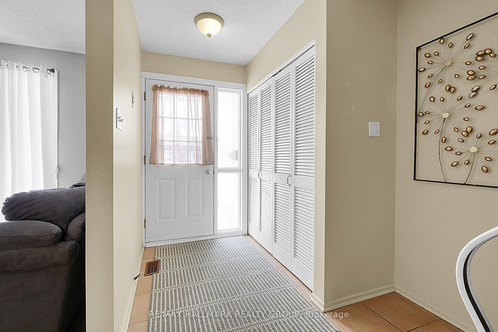 Photo 2 of 3318 Southgate Road, Ottawa, South Keys — HOMEH