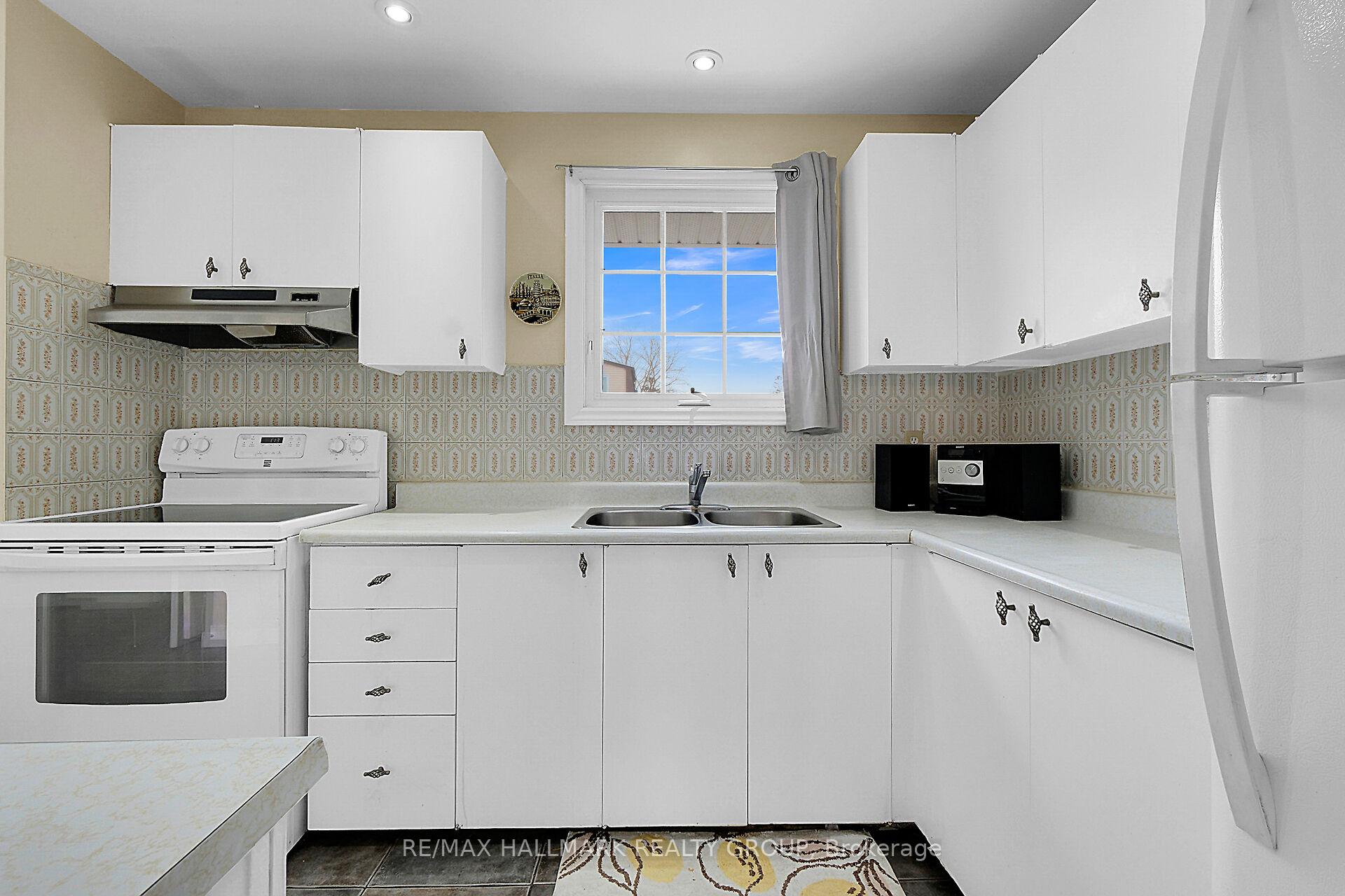Photo 10 of 3318 Southgate Road, Ottawa, South Keys — HOMEH