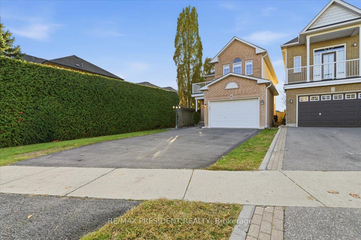 Photo 2 of 8 Cotton Street, Clarington, Bowmanville — HOMEH