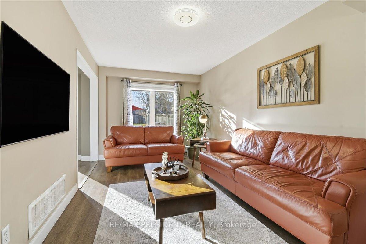 Photo 12 of 8 Cotton Street, Clarington, Bowmanville — HOMEH