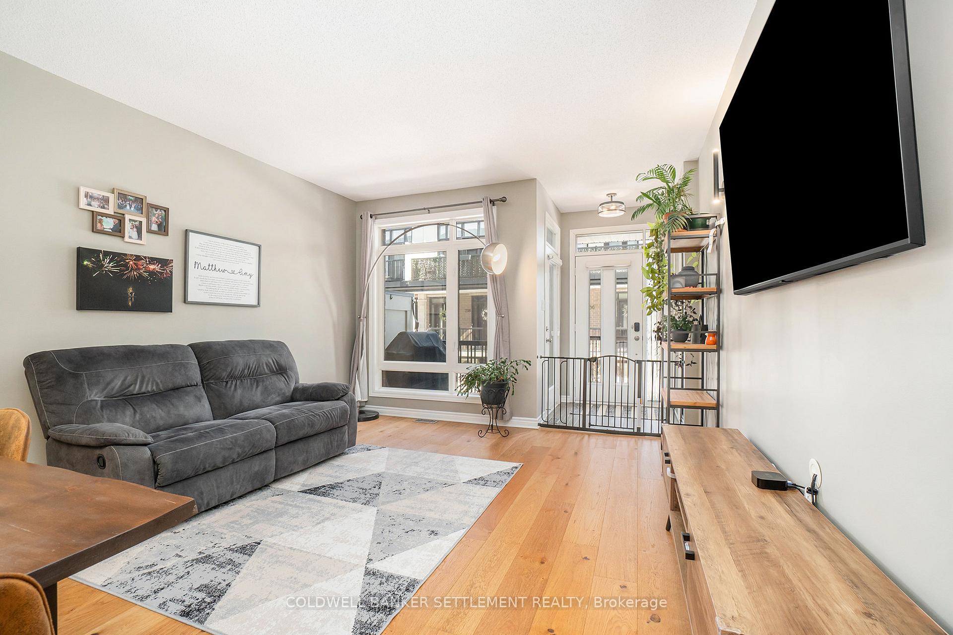 Photo 3 of 266 Pembina Private, Ottawa, Riverside South/Gloucester Glen — HOMEH