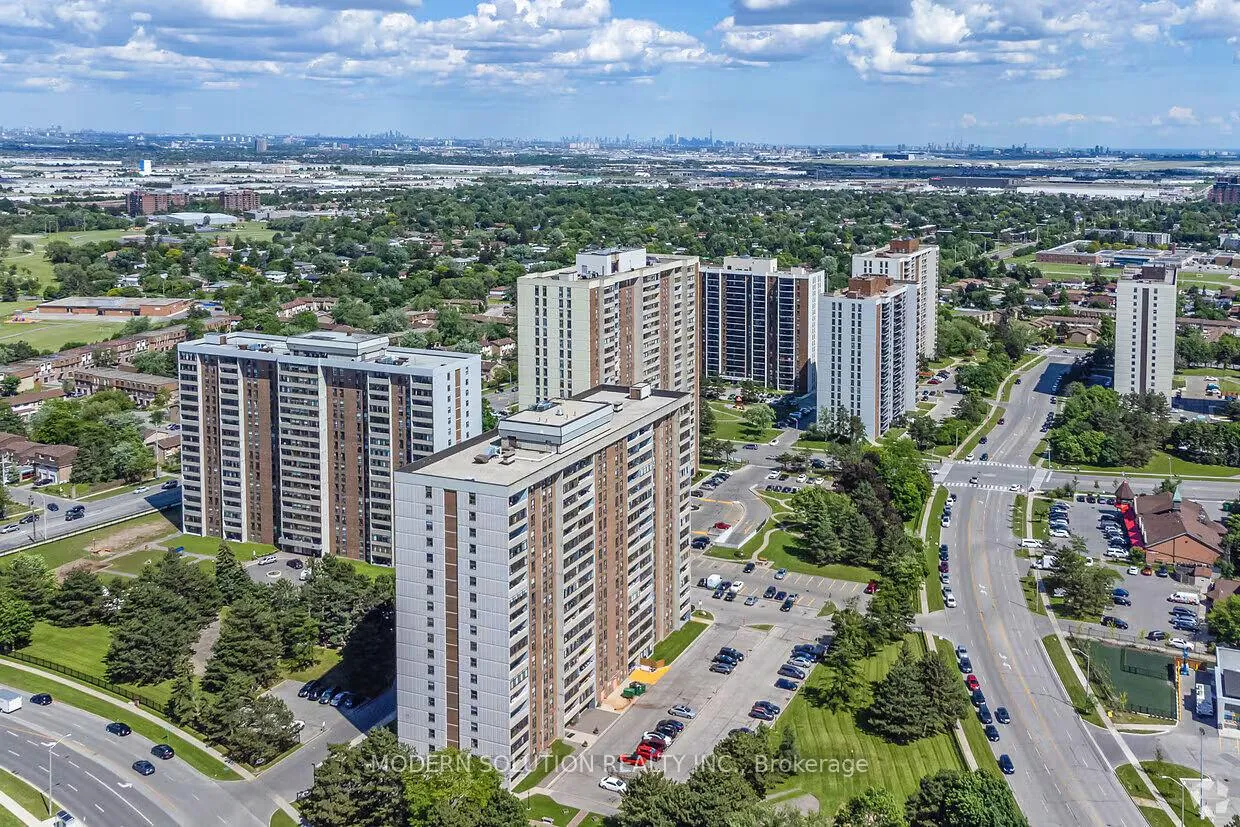 Front of Unit 1604, 18 Knightsbridge Road