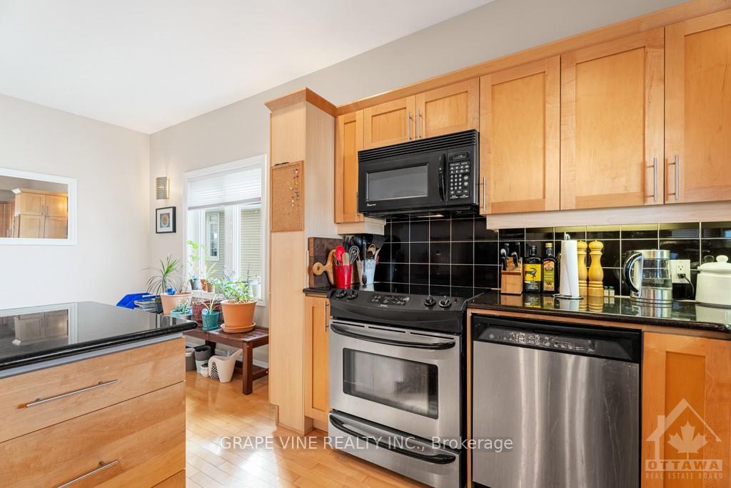 Photo 4 of 36 Edenvale Drive, Ottawa, Kanata - Beaverbrook — HOMEH