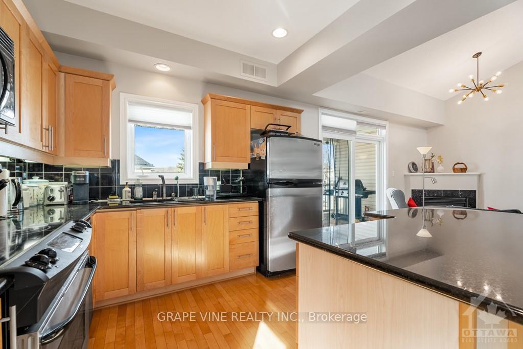 Photo 5 of 36 Edenvale Drive, Ottawa, Kanata - Beaverbrook — HOMEH