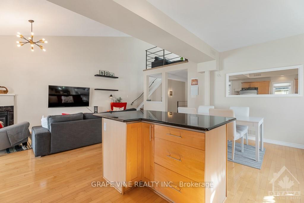 Photo 6 of 36 Edenvale Drive, Ottawa, Kanata - Beaverbrook — HOMEH