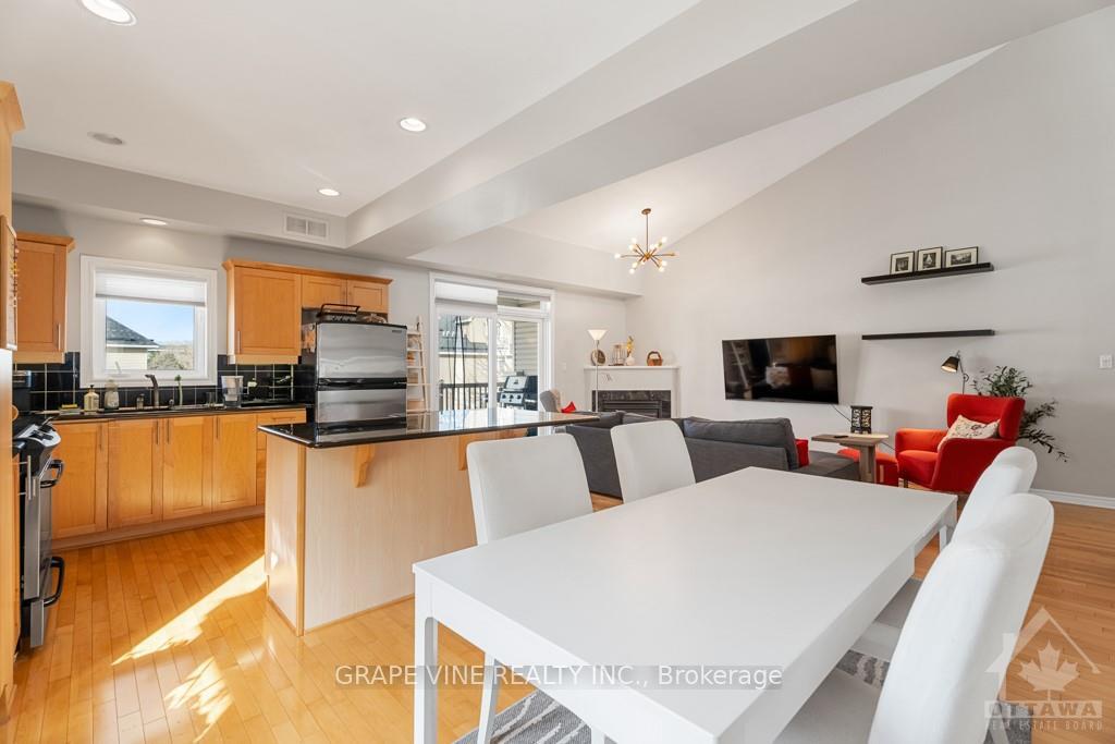 Photo 7 of 36 Edenvale Drive, Ottawa, Kanata - Beaverbrook — HOMEH