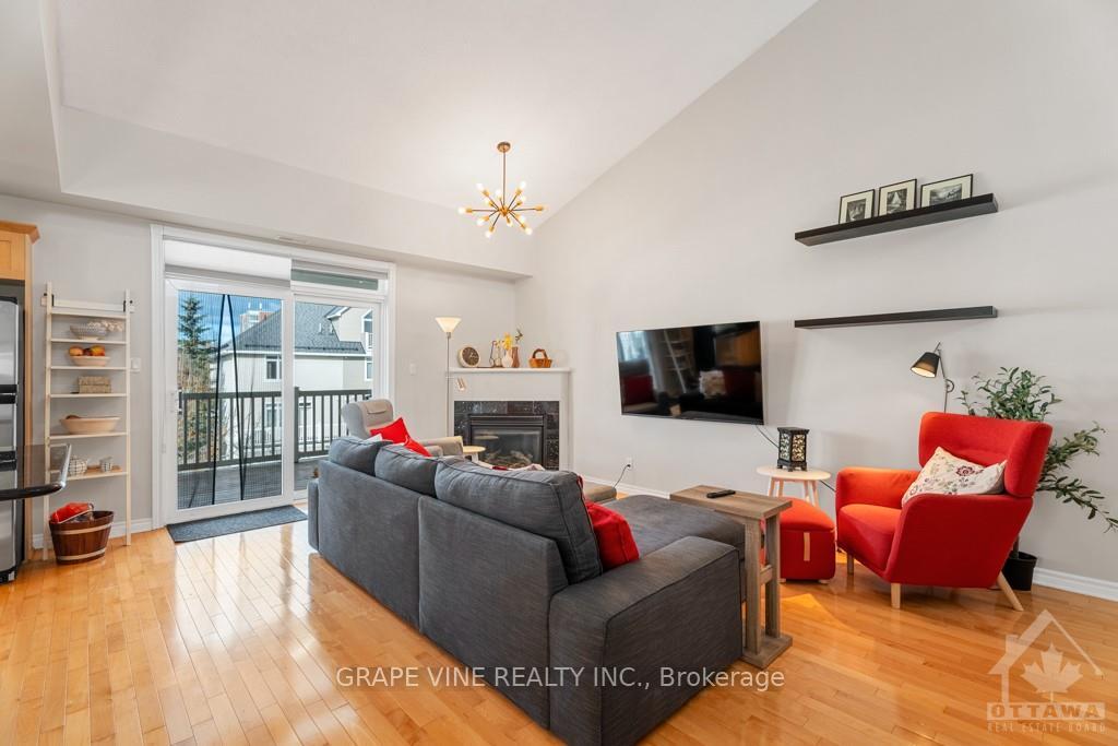 Photo 8 of 36 Edenvale Drive, Ottawa, Kanata - Beaverbrook — HOMEH