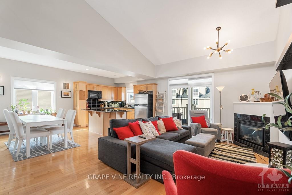 Photo 9 of 36 Edenvale Drive, Ottawa, Kanata - Beaverbrook — HOMEH