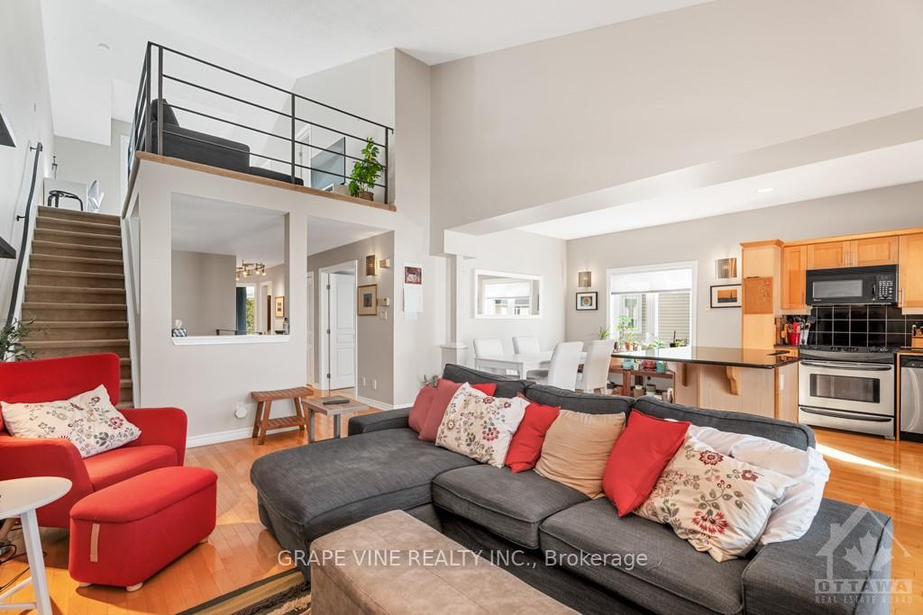 Photo 10 of 36 Edenvale Drive, Ottawa, Kanata - Beaverbrook — HOMEH