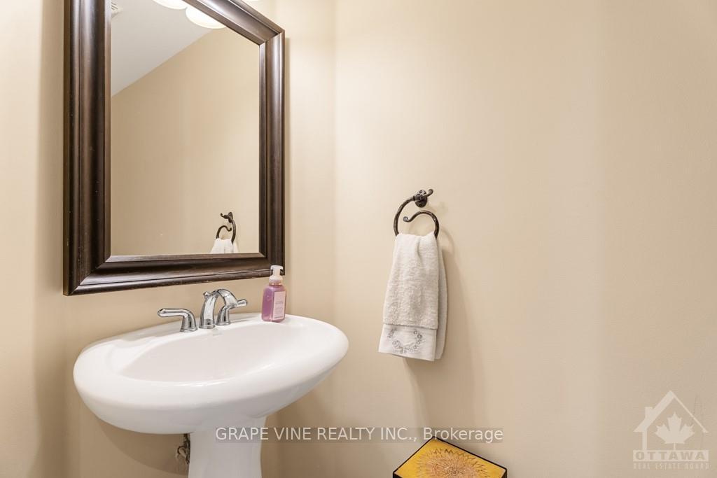 Photo 13 of 36 Edenvale Drive, Ottawa, Kanata - Beaverbrook — HOMEH