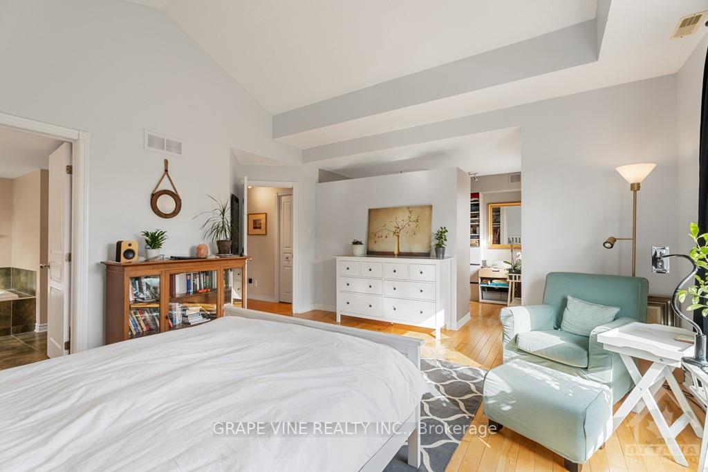 Photo 16 of 36 Edenvale Drive, Ottawa, Kanata - Beaverbrook — HOMEH
