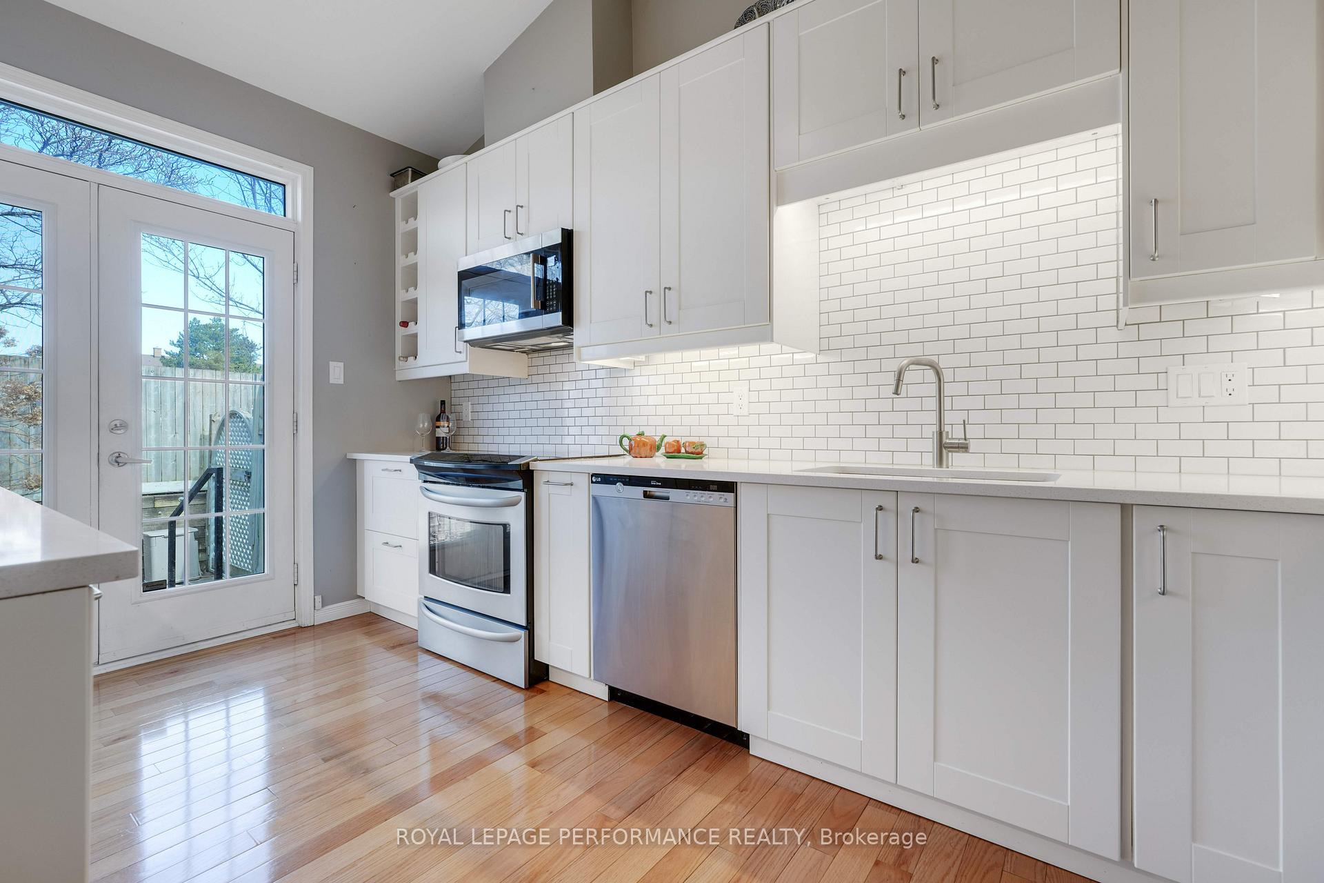 Photo 11 of 42 Briardale Crescent, Ottawa, City View/Skyline/Fisher Heights/Parkwood Hills — HOMEH