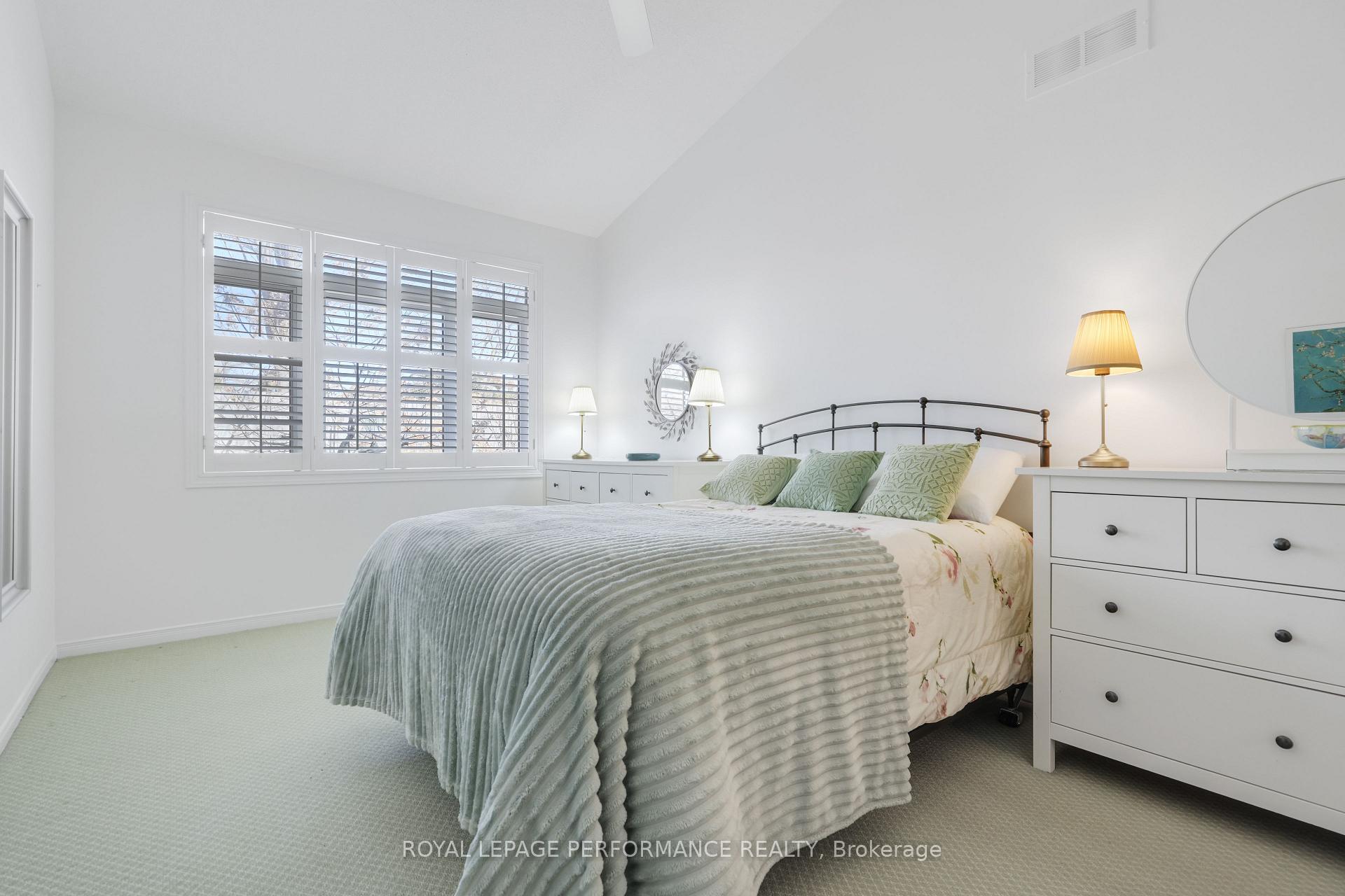 Photo 19 of 42 Briardale Crescent, Ottawa, City View/Skyline/Fisher Heights/Parkwood Hills — HOMEH