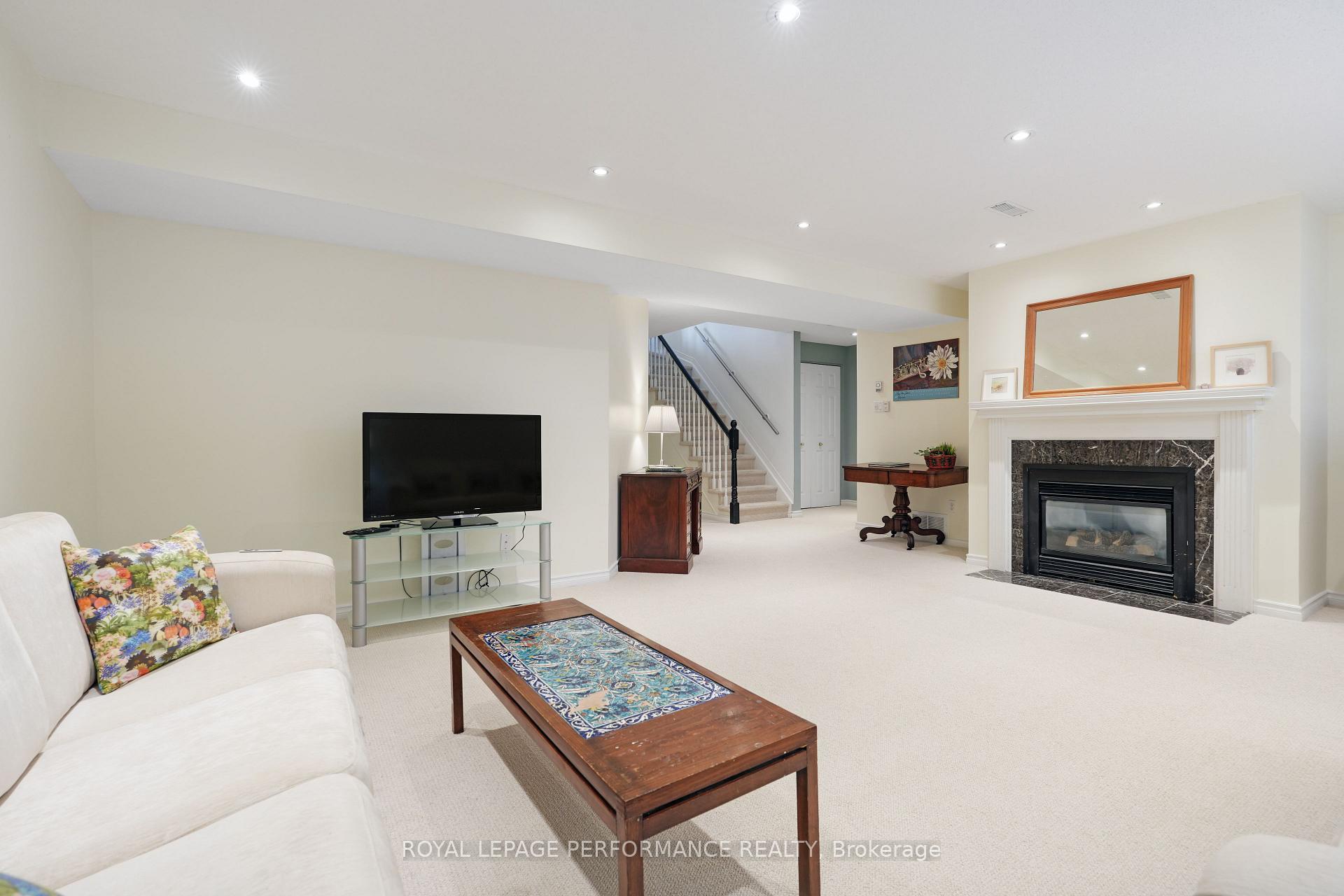 Photo 25 of 42 Briardale Crescent, Ottawa, City View/Skyline/Fisher Heights/Parkwood Hills — HOMEH