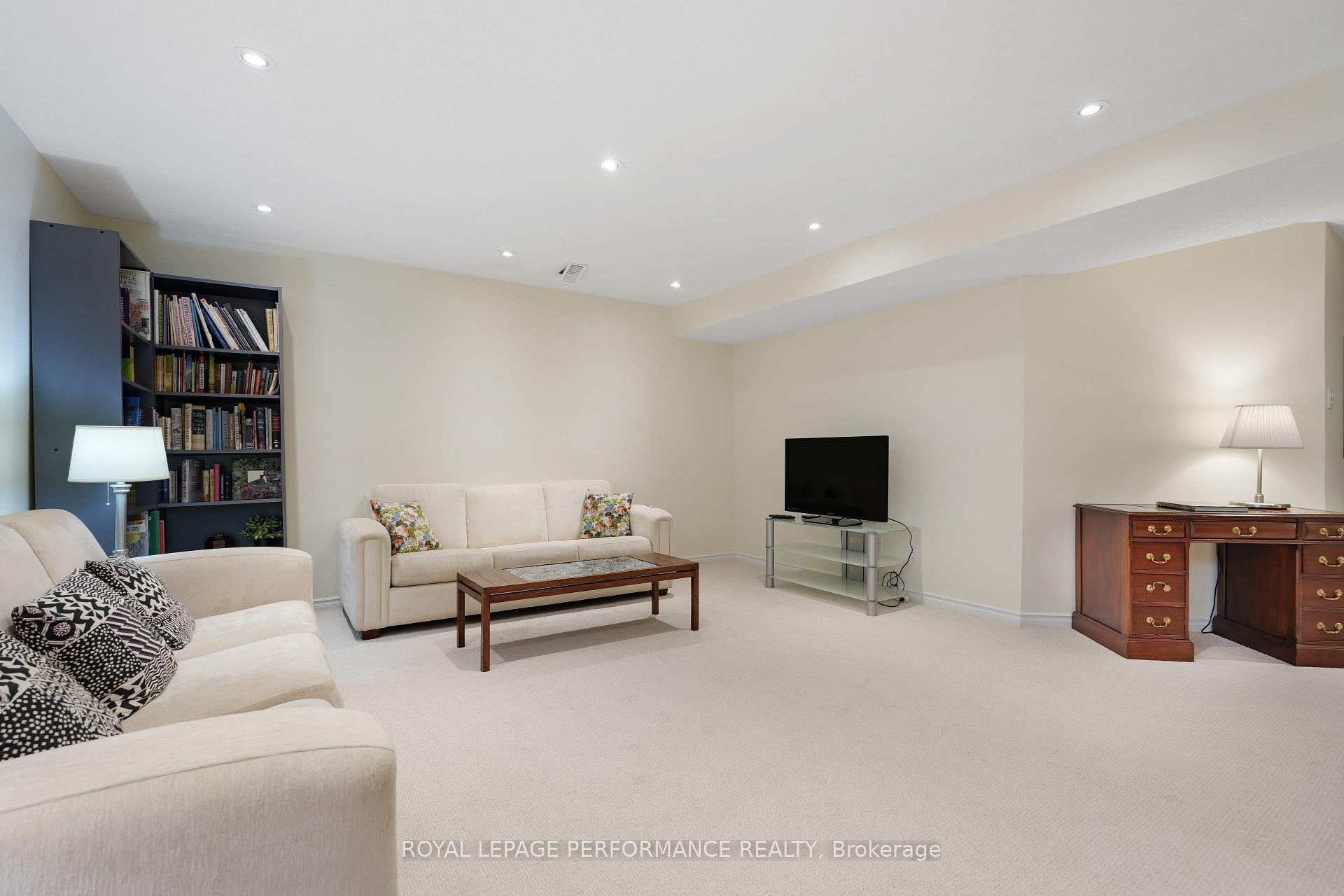 Photo 29 of 42 Briardale Crescent, Ottawa, City View/Skyline/Fisher Heights/Parkwood Hills — HOMEH