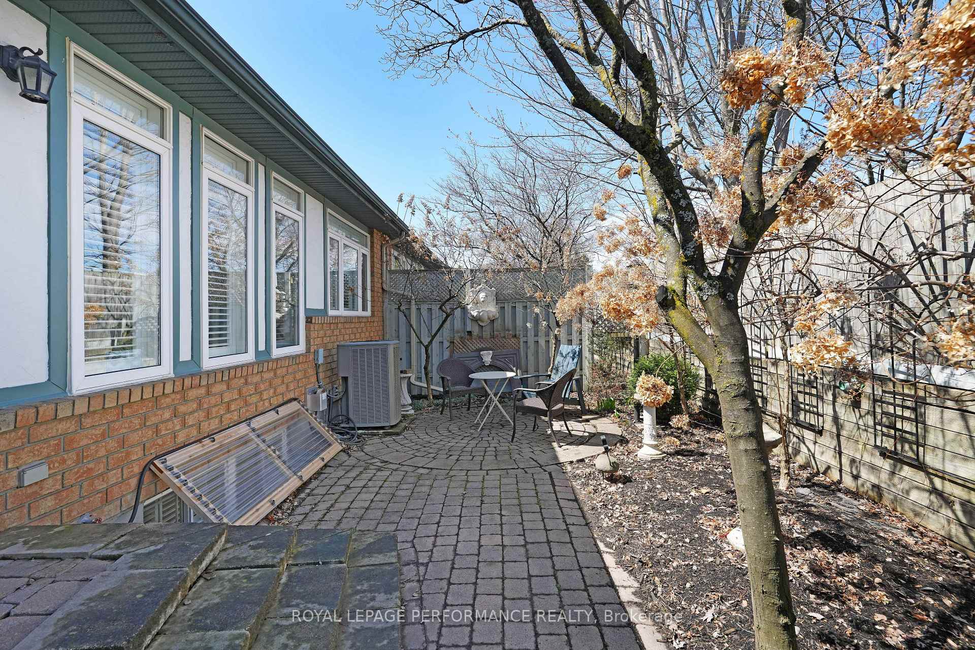 Photo 37 of 42 Briardale Crescent, Ottawa, City View/Skyline/Fisher Heights/Parkwood Hills — HOMEH