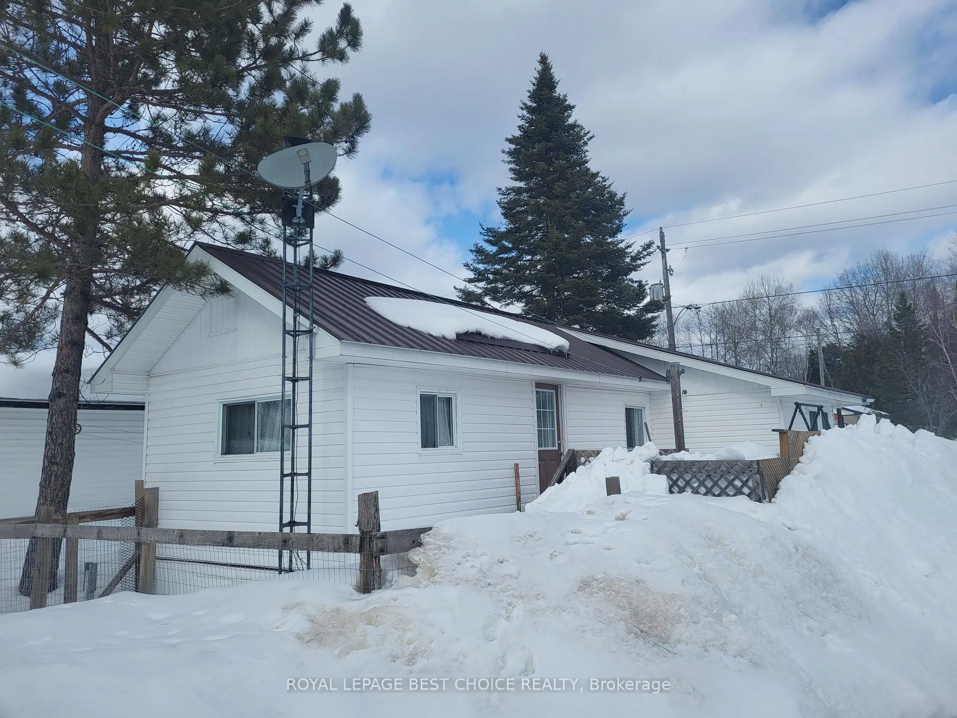 Photo 5 of 24 Goward Avenue W, Temagami — HOMEH
