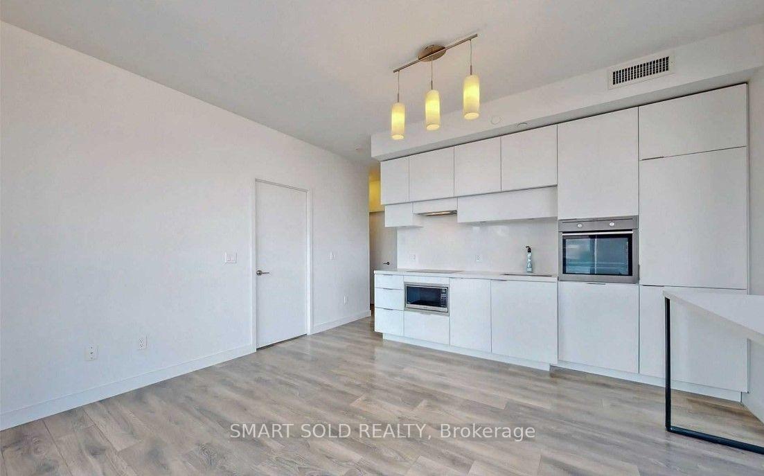 Photo 2 of Unit 1011, 8 Eglinton Avenue E, Toronto, Mount Pleasant West — HOMEH