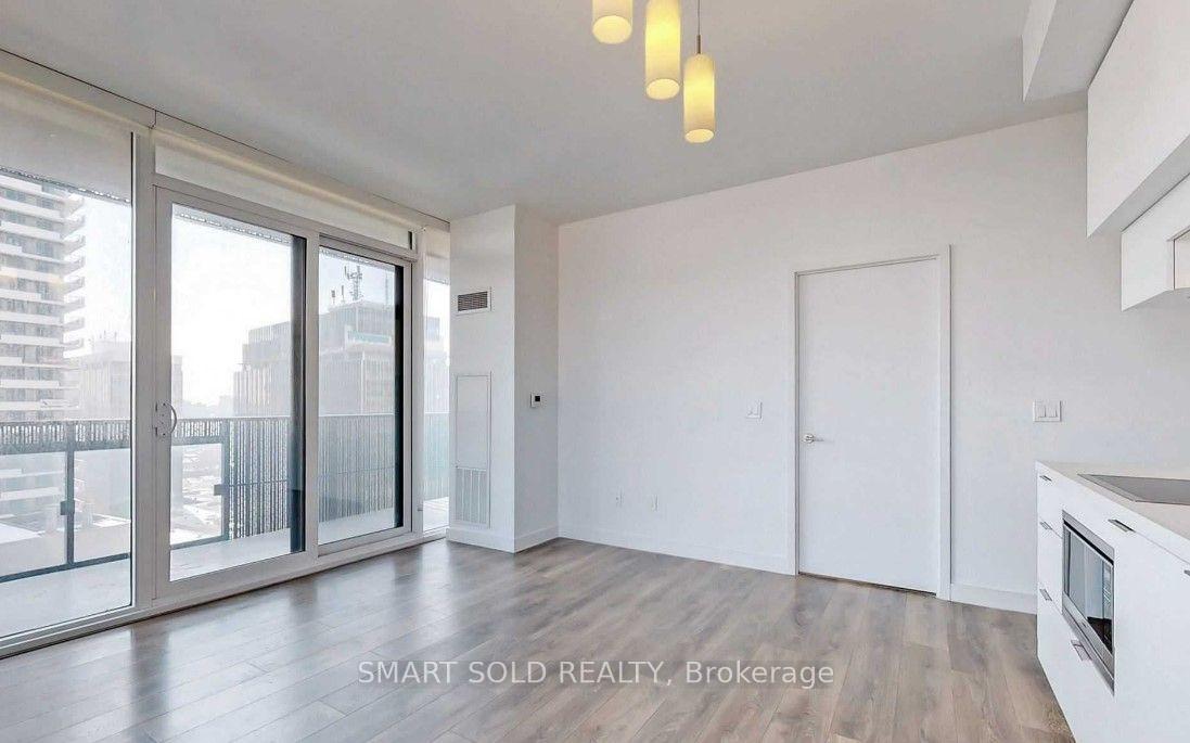 Photo 5 of Unit 1011, 8 Eglinton Avenue E, Toronto, Mount Pleasant West — HOMEH