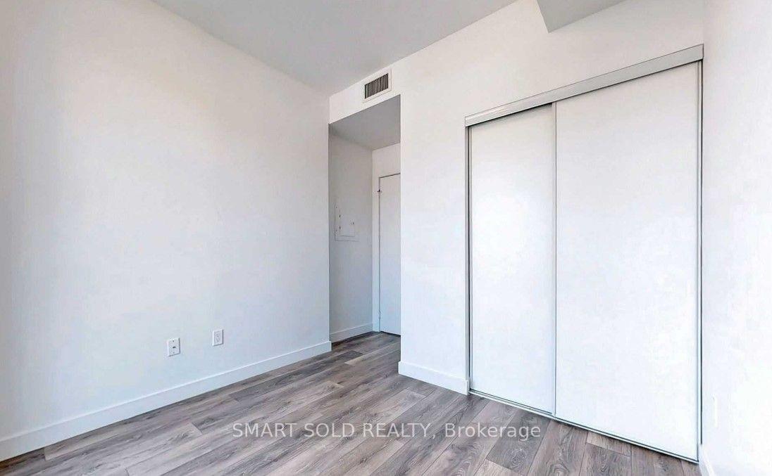 Photo 6 of Unit 1011, 8 Eglinton Avenue E, Toronto, Mount Pleasant West — HOMEH