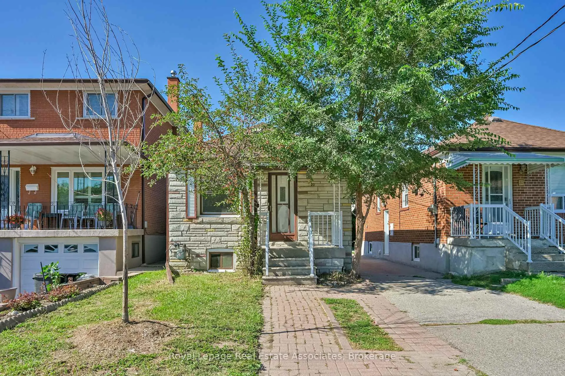 Photo 1 of 20 East Drive, Toronto, Rockcliffe-Smythe — HOMEH