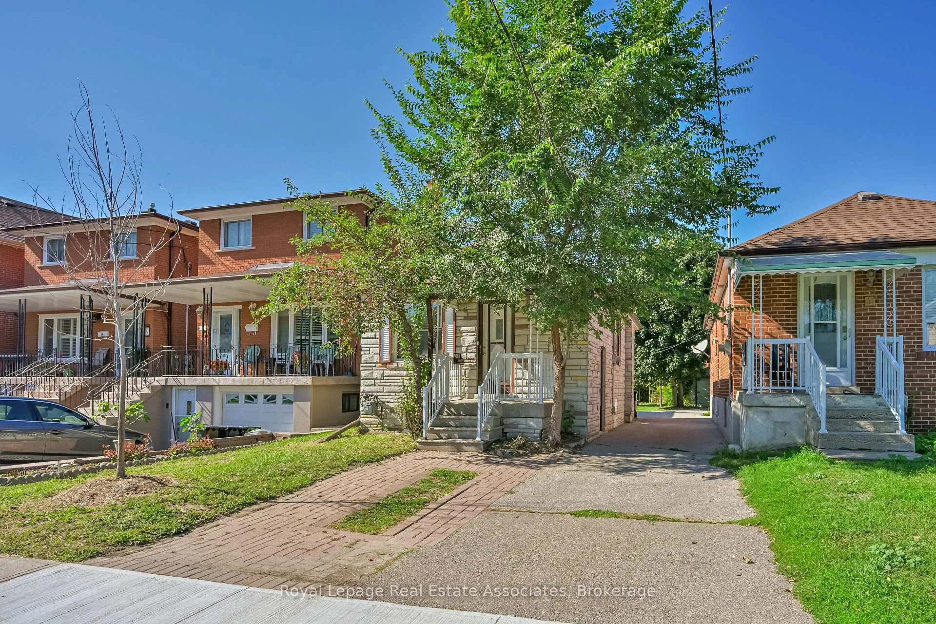 Photo 2 of 20 East Drive, Toronto, Rockcliffe-Smythe — HOMEH