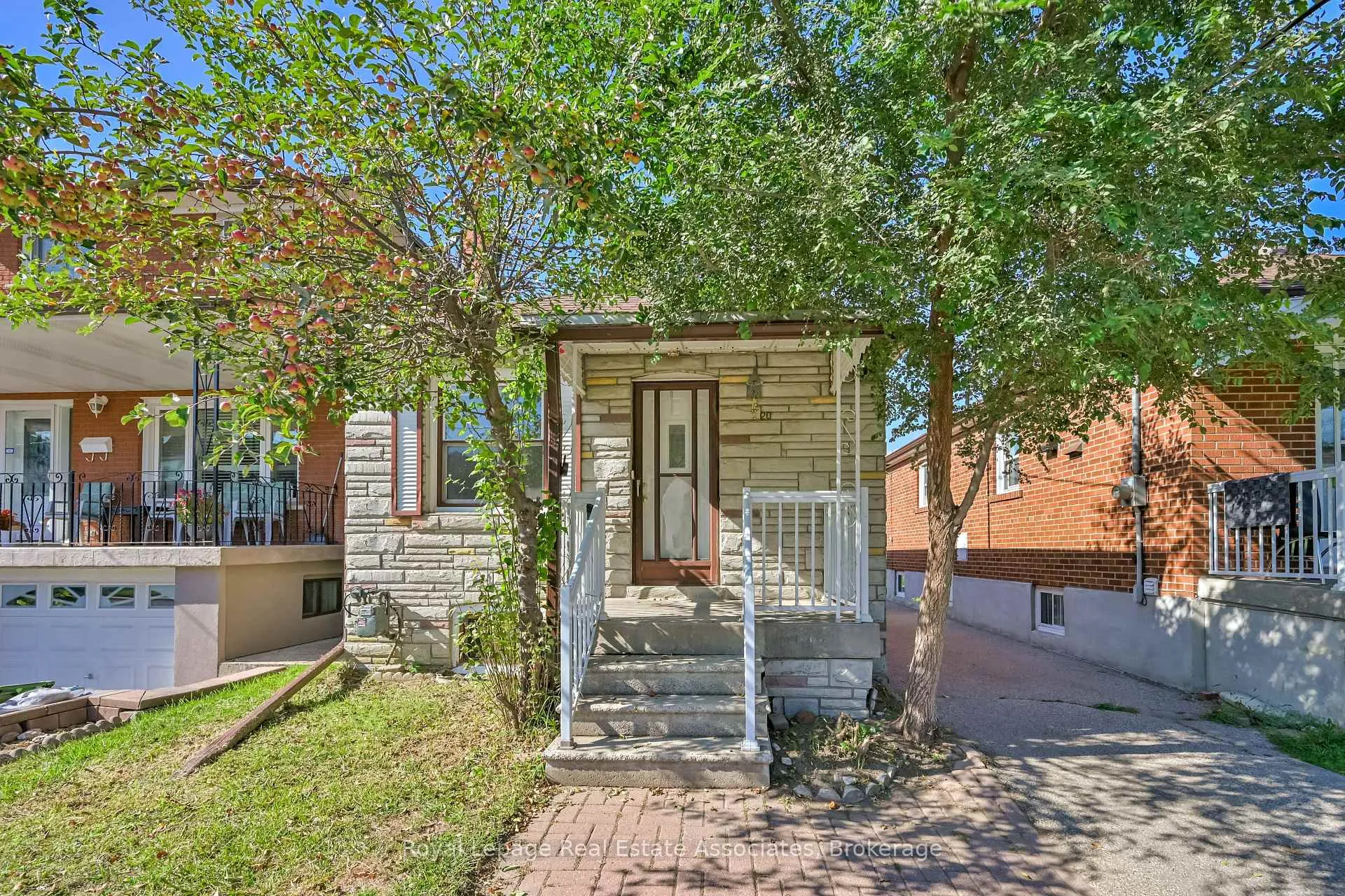 Photo 3 of 20 East Drive, Toronto, Rockcliffe-Smythe — HOMEH