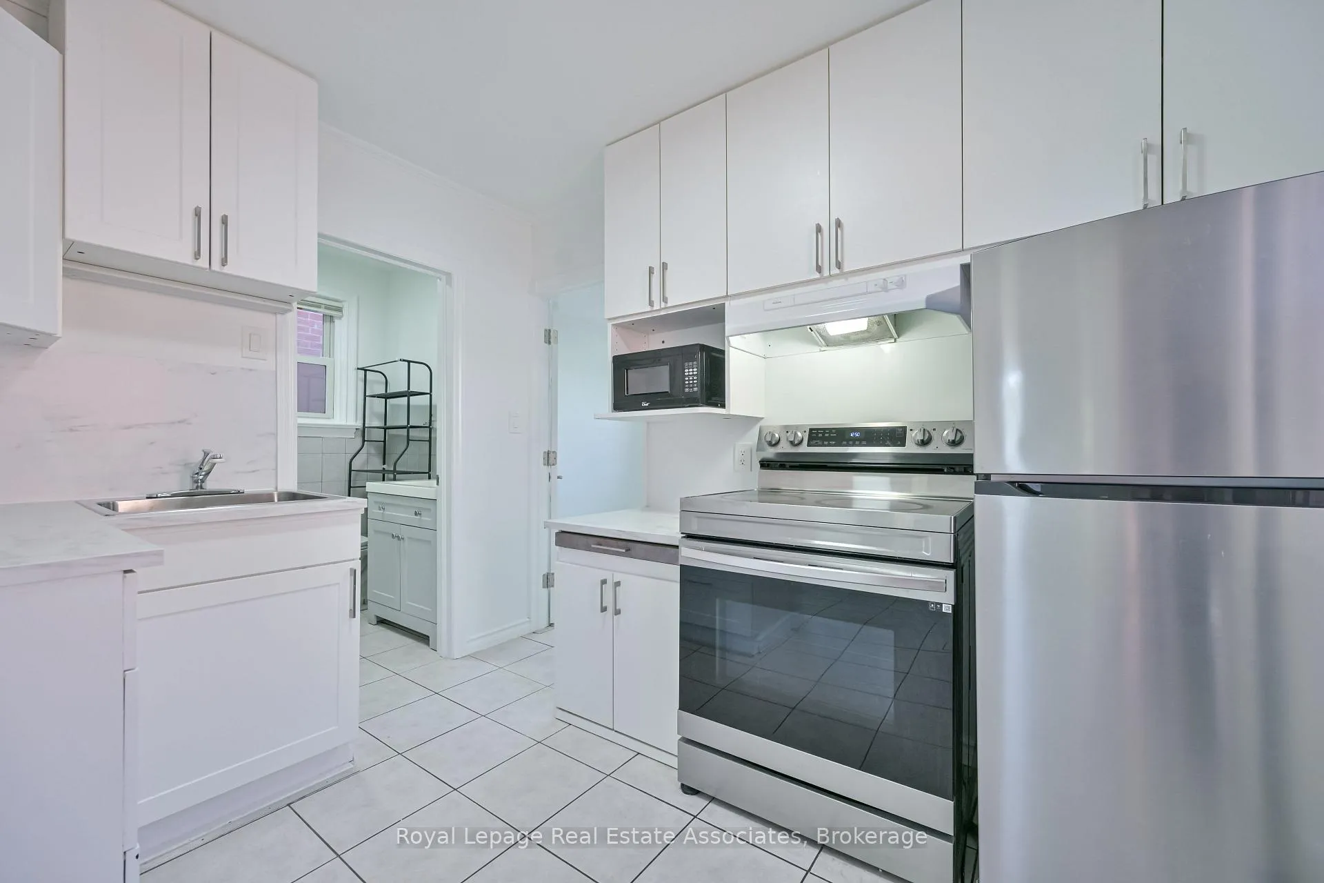 Photo 8 of 20 East Drive, Toronto, Rockcliffe-Smythe — HOMEH