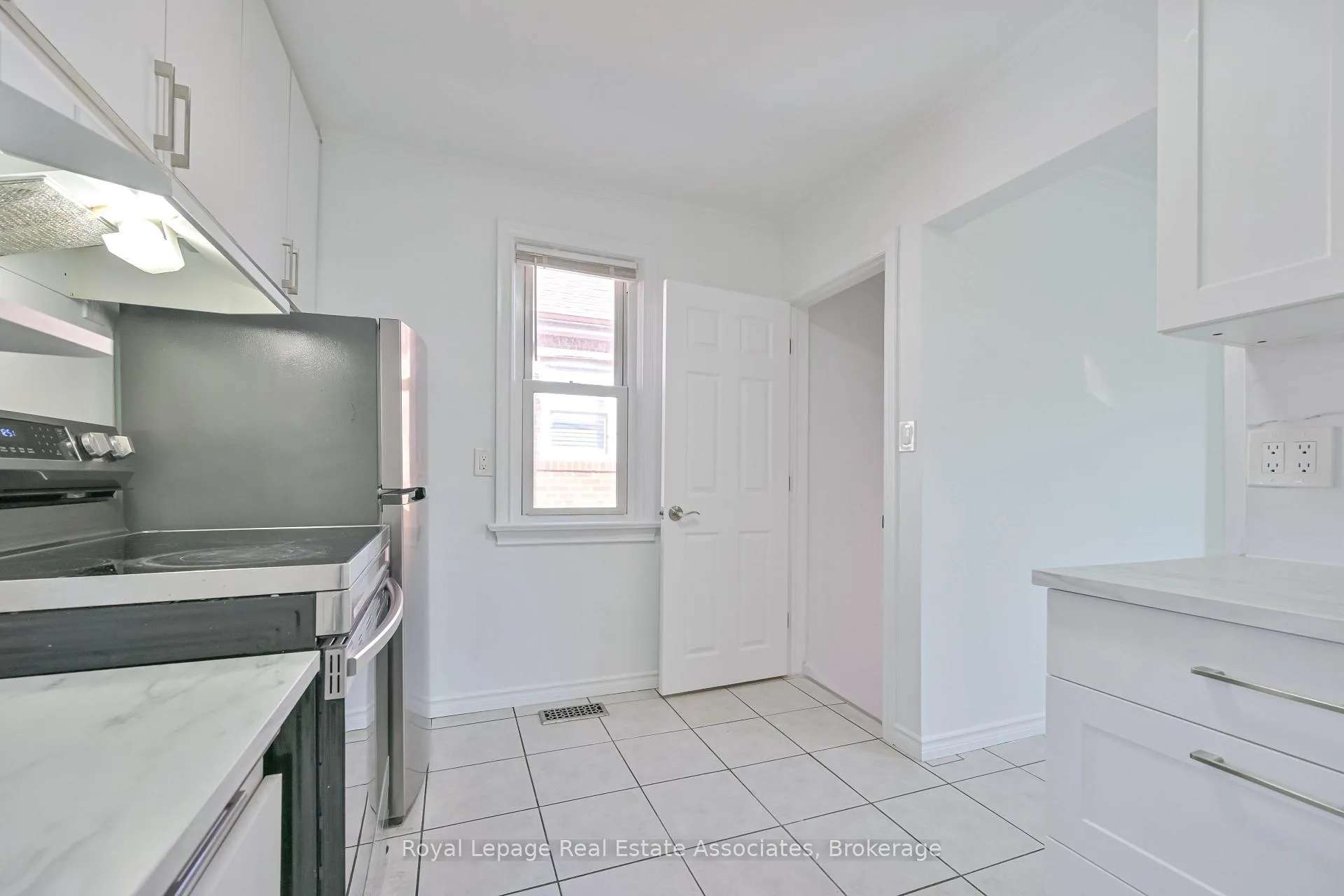 Photo 9 of 20 East Drive, Toronto, Rockcliffe-Smythe — HOMEH