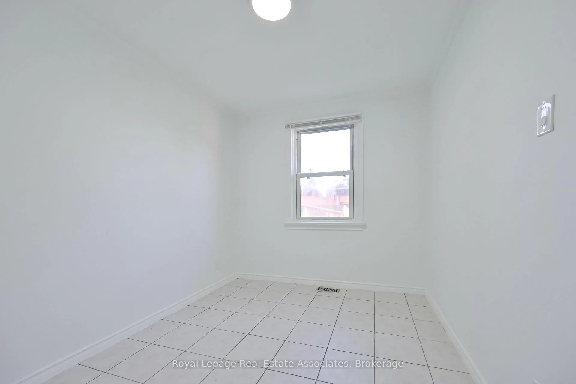 Photo 10 of 20 East Drive, Toronto, Rockcliffe-Smythe — HOMEH