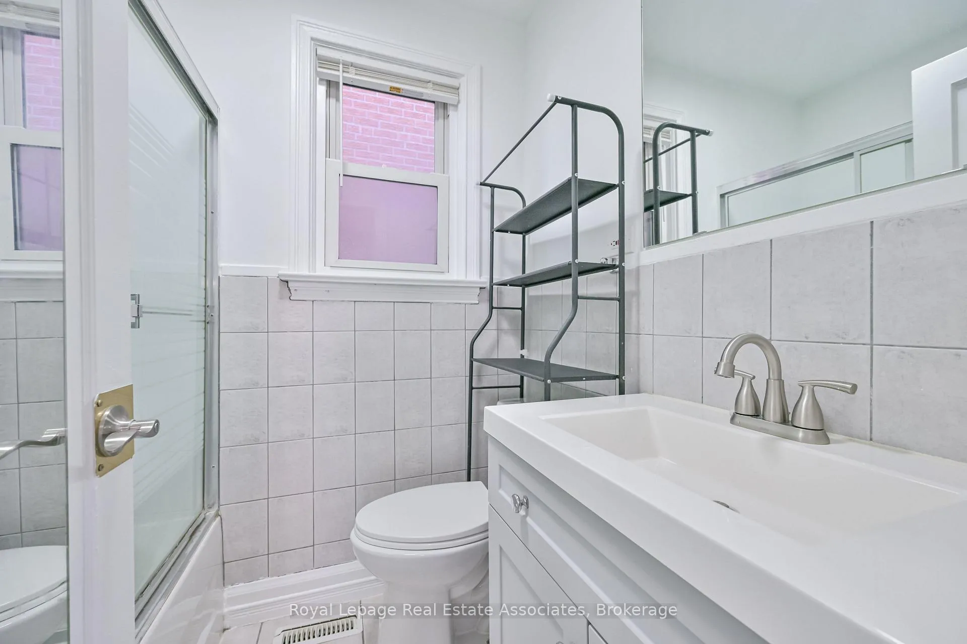 Photo 13 of 20 East Drive, Toronto, Rockcliffe-Smythe — HOMEH