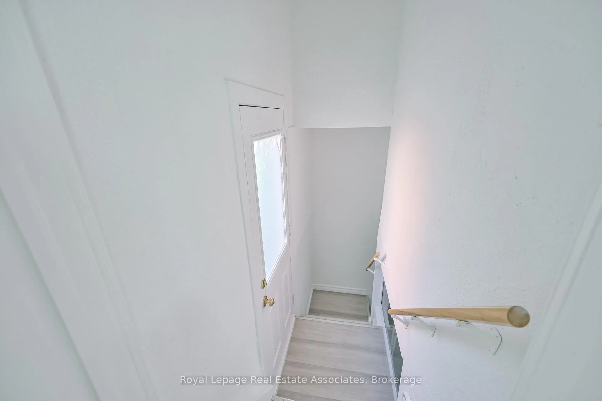 Photo 14 of 20 East Drive, Toronto, Rockcliffe-Smythe — HOMEH