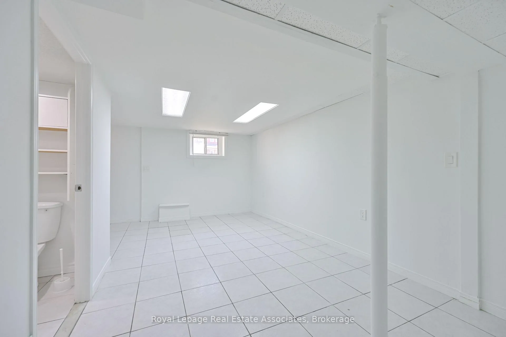 Photo 16 of 20 East Drive, Toronto, Rockcliffe-Smythe — HOMEH