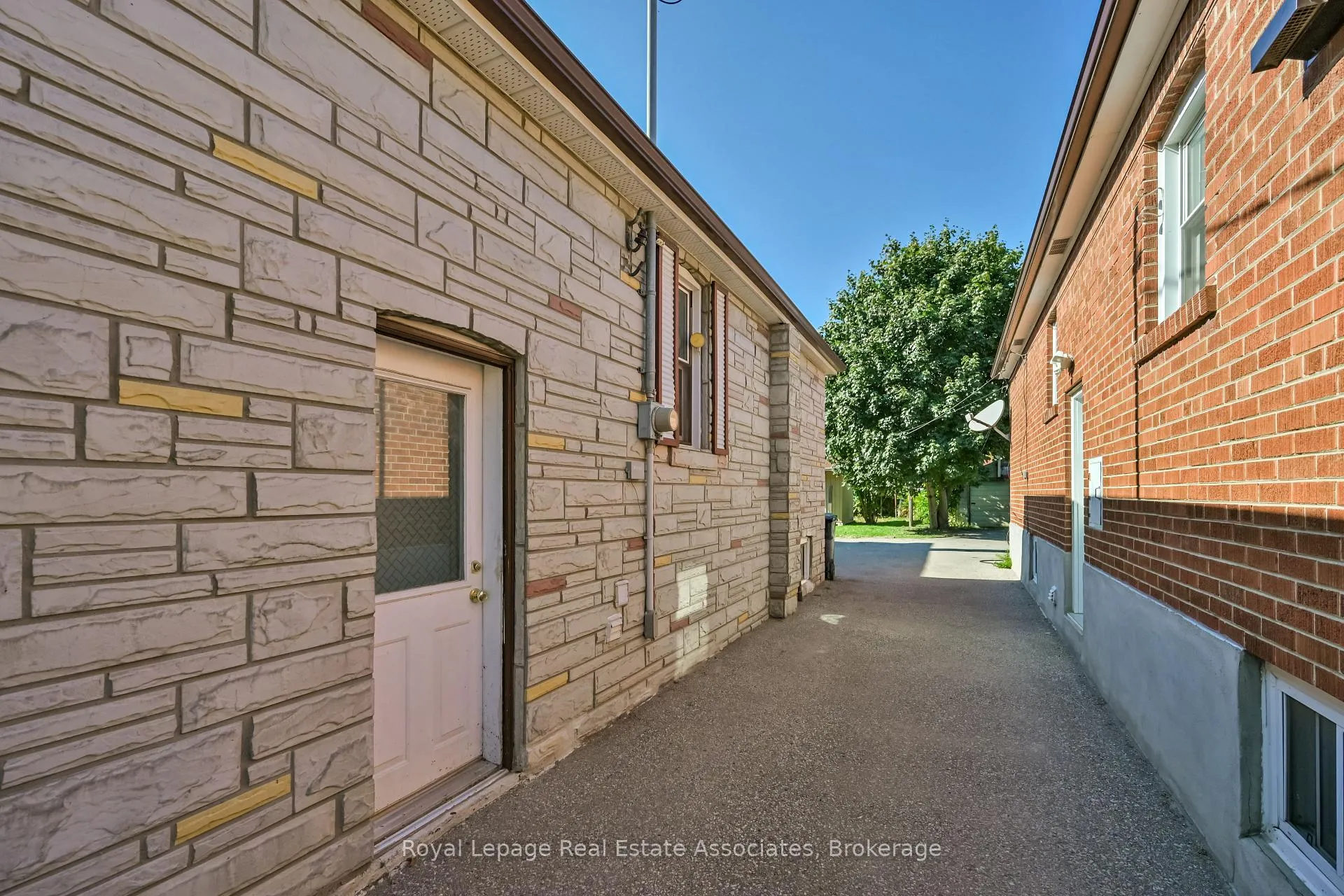 Photo 21 of 20 East Drive, Toronto, Rockcliffe-Smythe — HOMEH