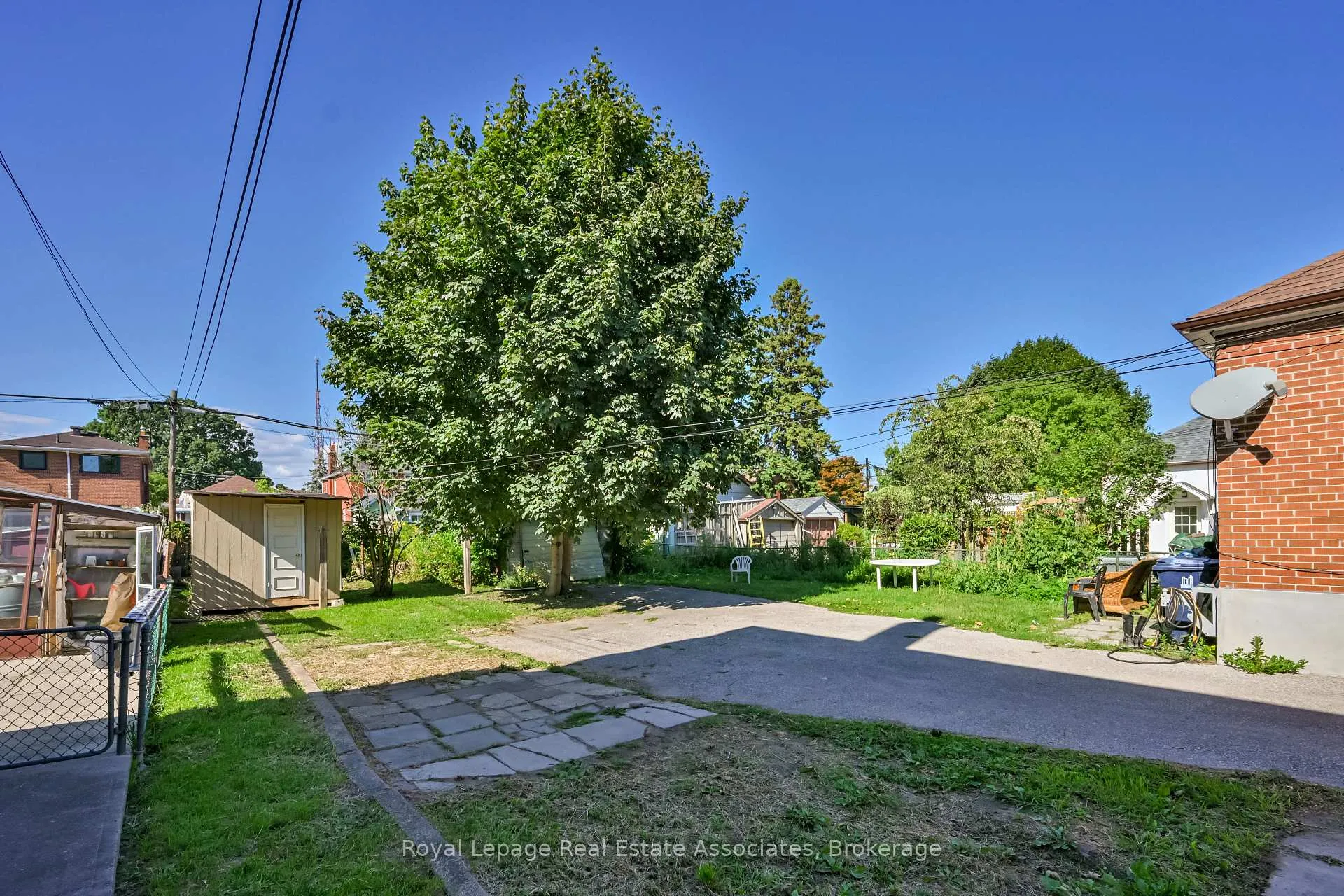 Photo 23 of 20 East Drive, Toronto, Rockcliffe-Smythe — HOMEH