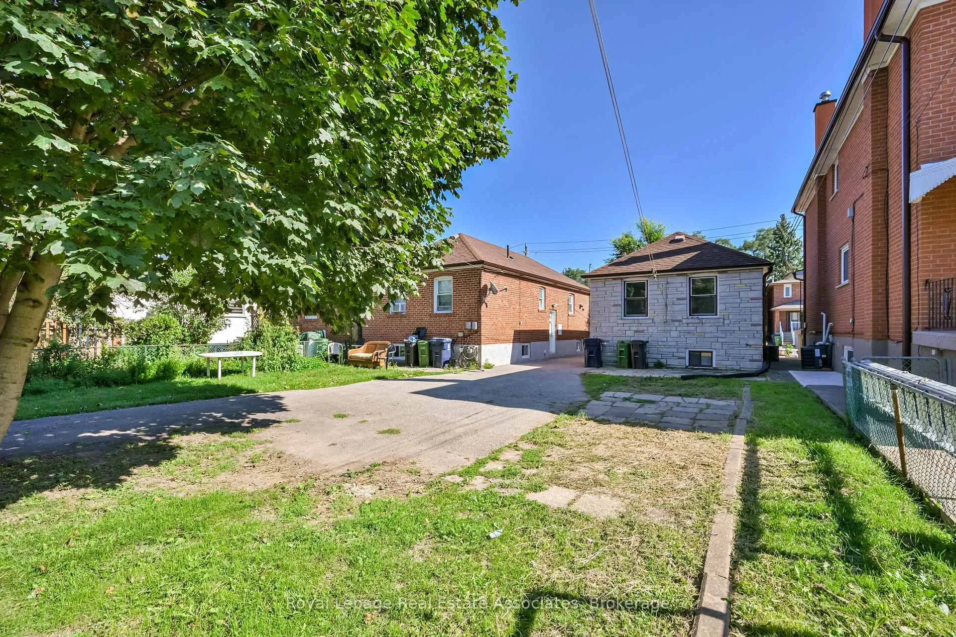 Photo 24 of 20 East Drive, Toronto, Rockcliffe-Smythe — HOMEH
