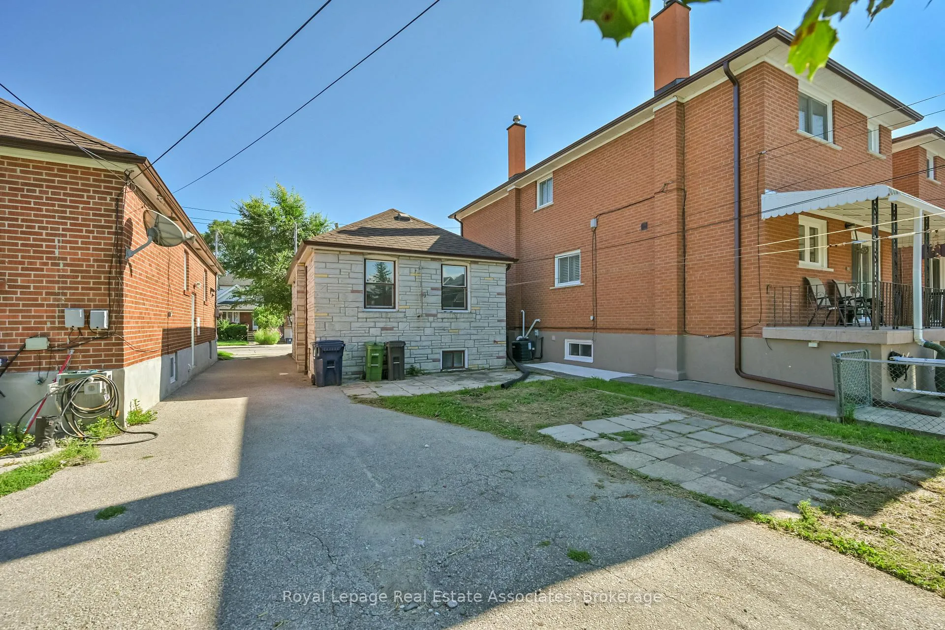 Photo 25 of 20 East Drive, Toronto, Rockcliffe-Smythe — HOMEH