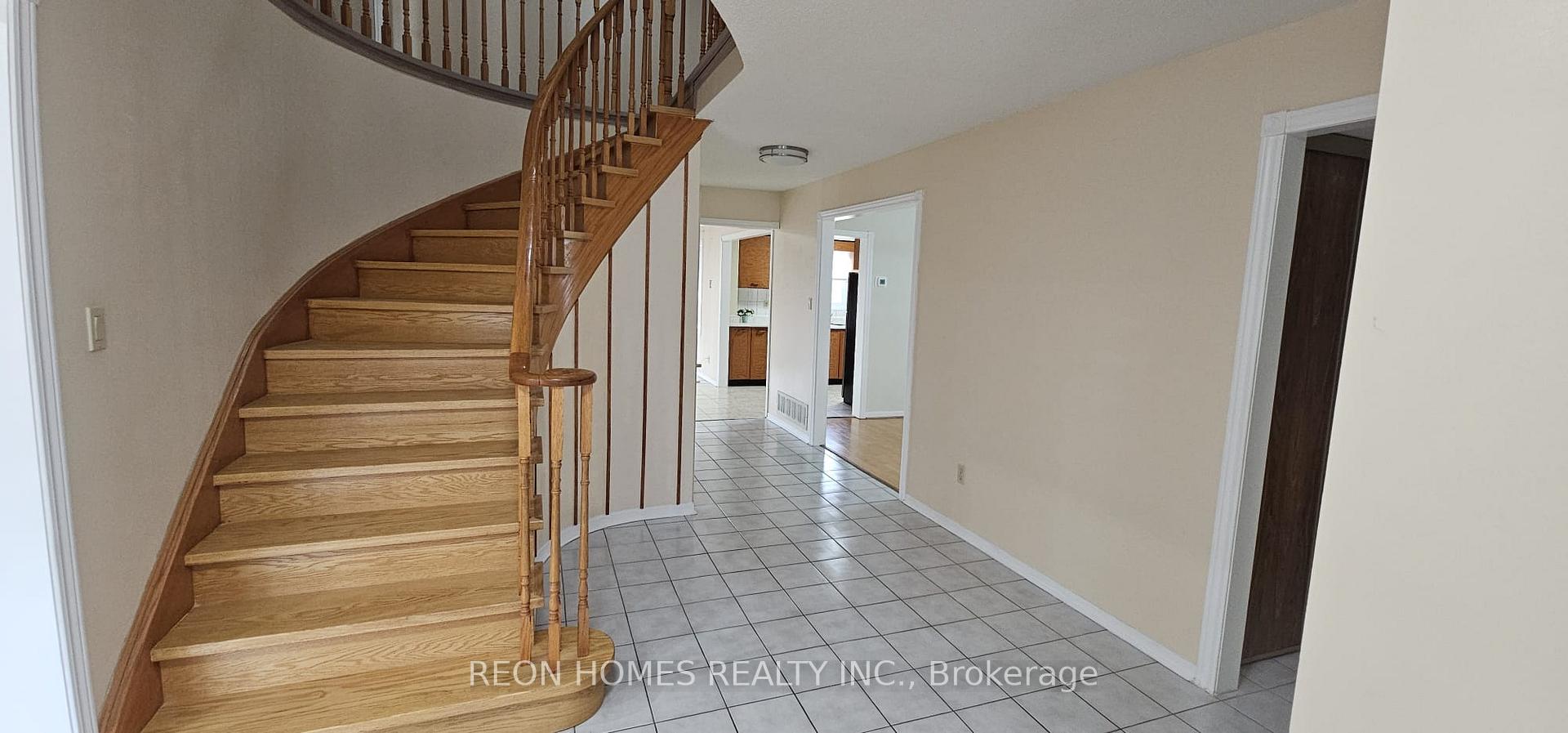 Photo 4 of 18 Bray Drive, Ajax, Central — HOMEH