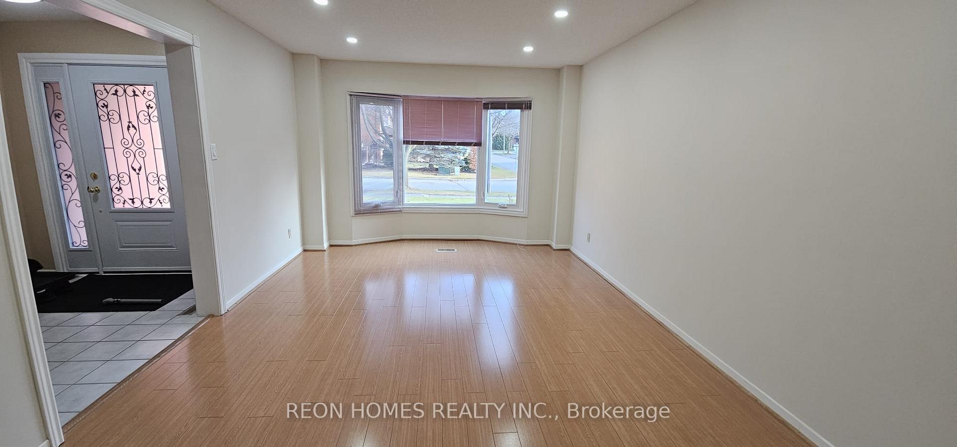 Photo 5 of 18 Bray Drive, Ajax, Central — HOMEH