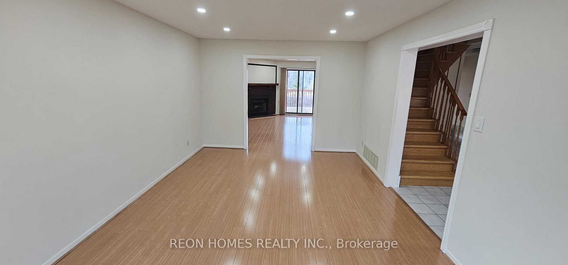 Photo 8 of 18 Bray Drive, Ajax, Central — HOMEH