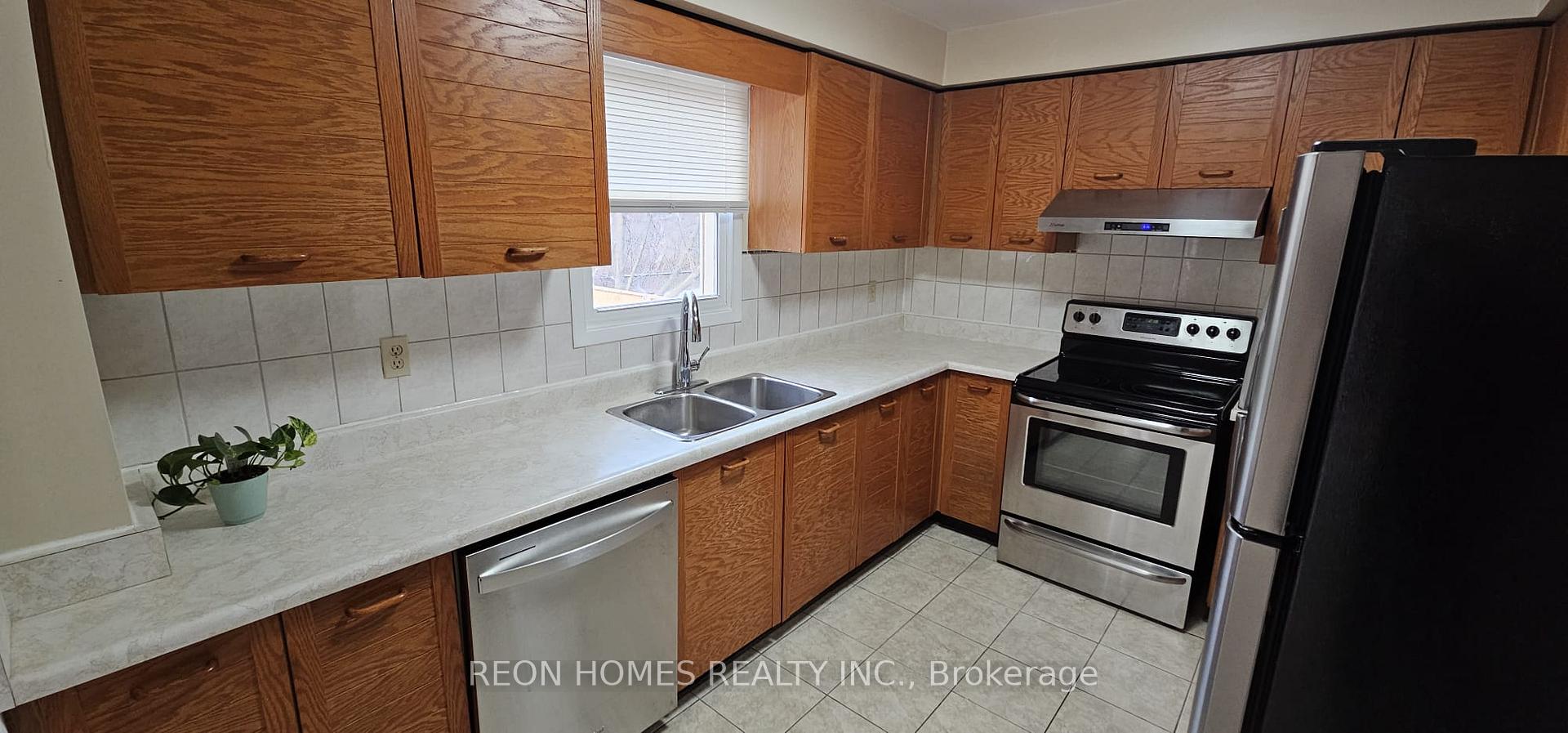 Photo 9 of 18 Bray Drive, Ajax, Central — HOMEH