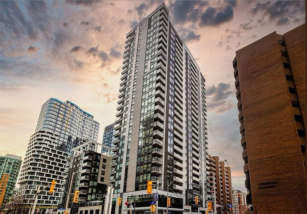 Front of Unit 810, 340 Queen Street S