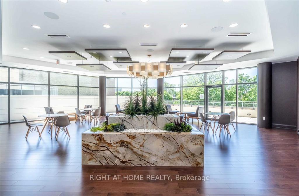 Photo 4 of Unit 801, 23 Glebe Road W, Toronto, Yonge-Eglinton — HOMEH
