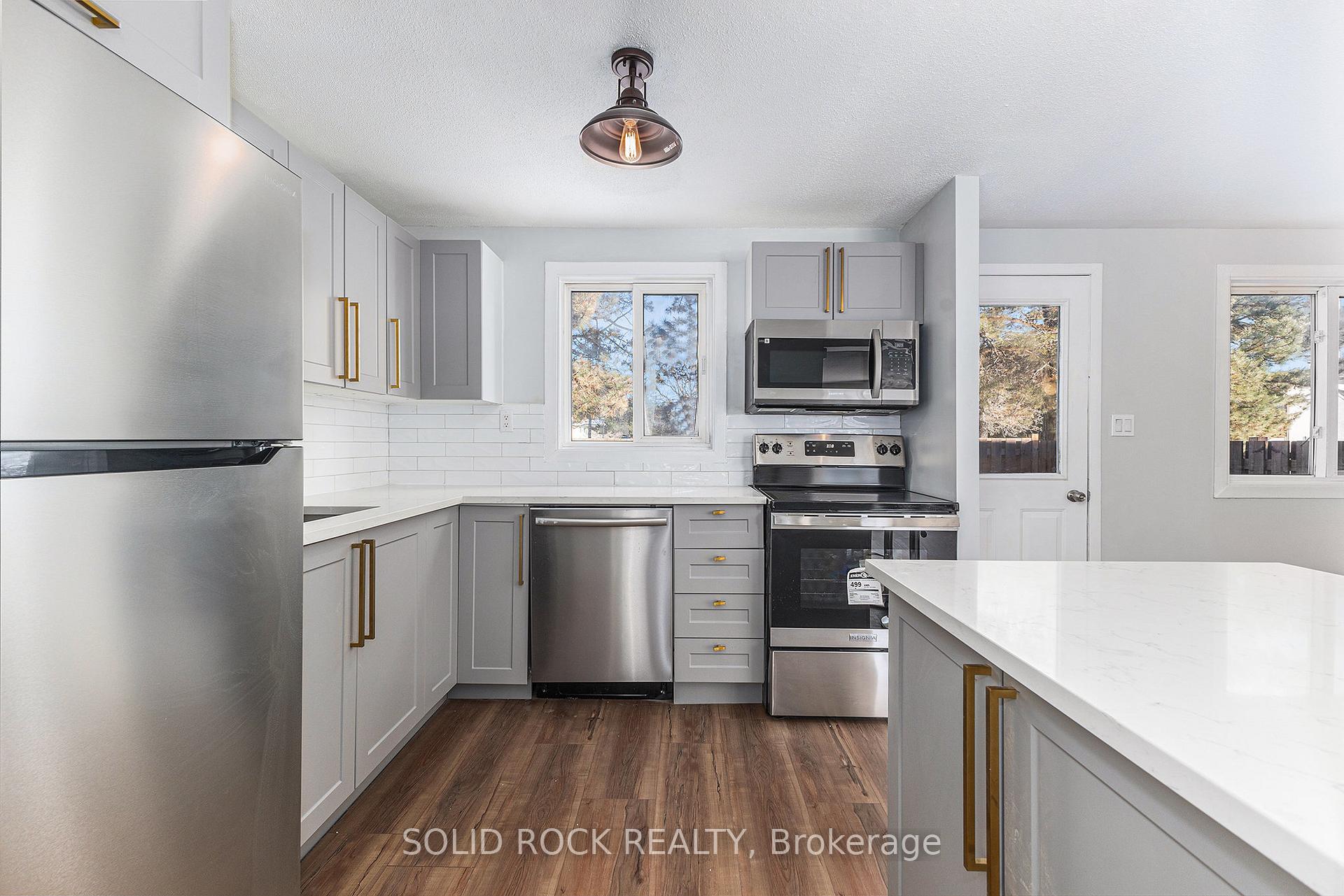 Photo 3 of Unit 31, 1518C Beaverpond Drive, Ottawa, Pineview — HOMEH