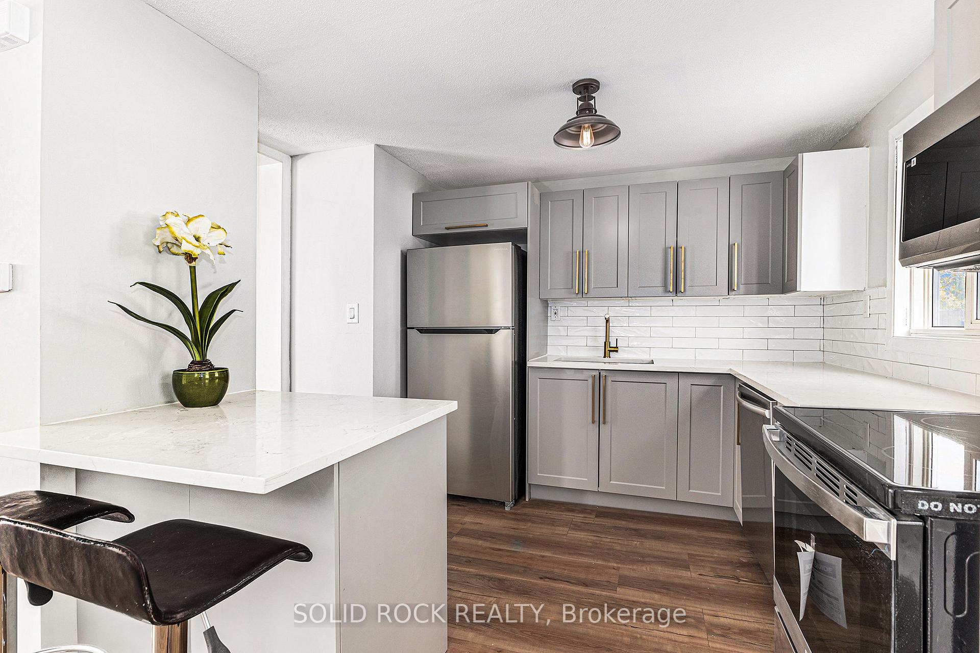 Photo 4 of Unit 31, 1518C Beaverpond Drive, Ottawa, Pineview — HOMEH